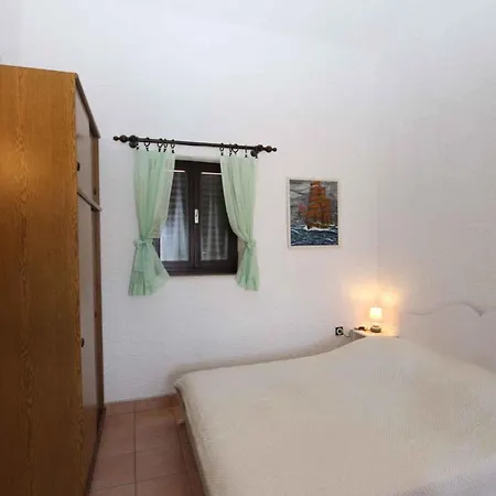 Apartment In Silo/insel Krk 14757 *